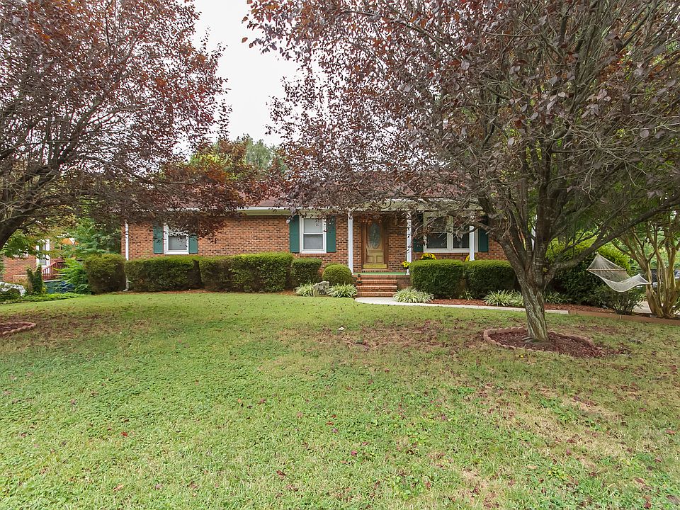 1st image of 913 Essex Dr