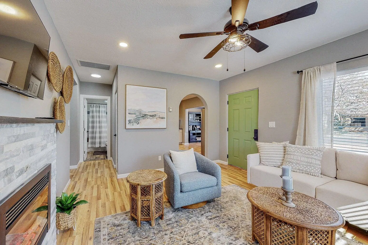 3 bed, 1202 sqft, $3,200 — Photo 3