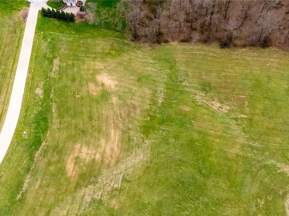 Oldefield Dr, Saint Clairsville, OH 43950