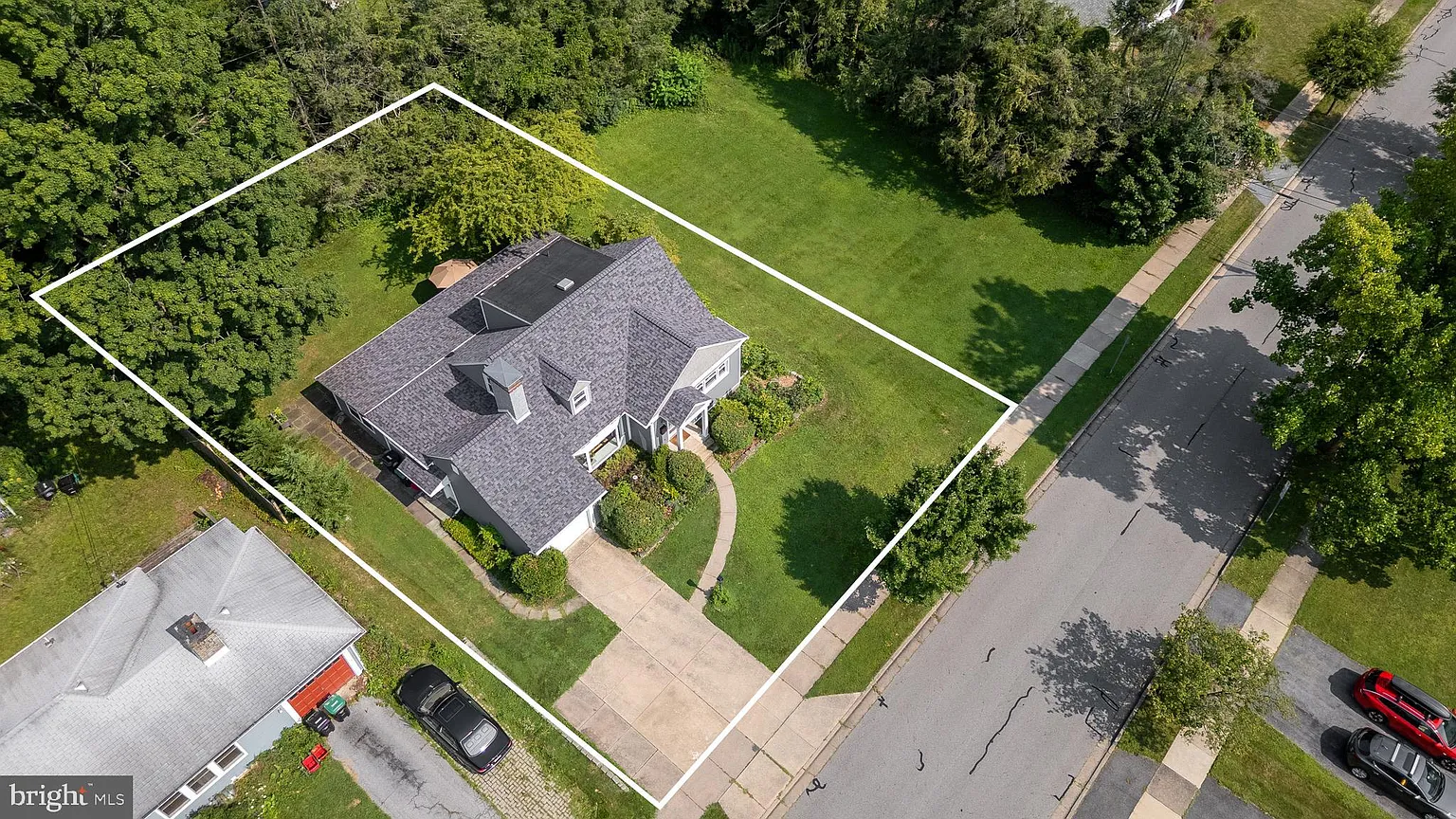 247 E McCormick Ave photo 1