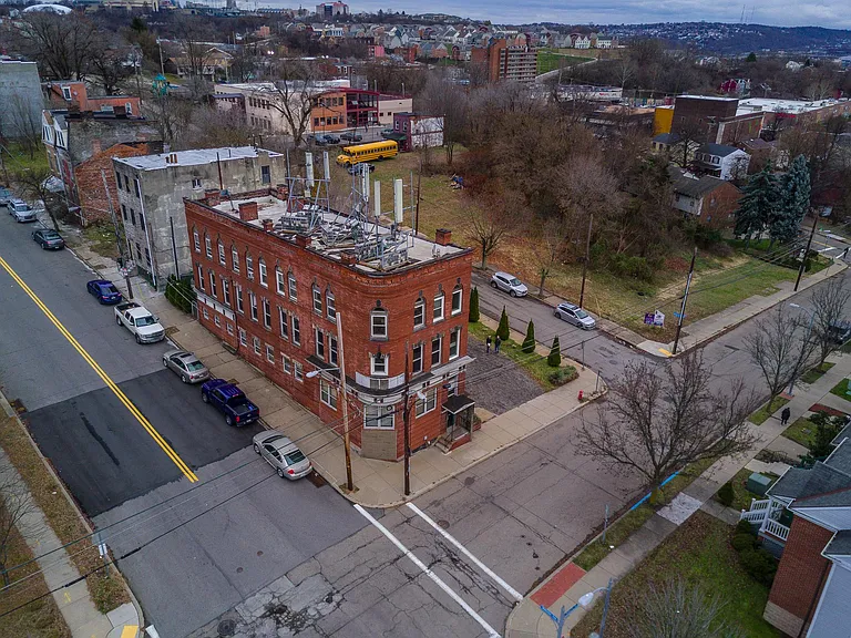 Front of building at corner of Webster and Roberts