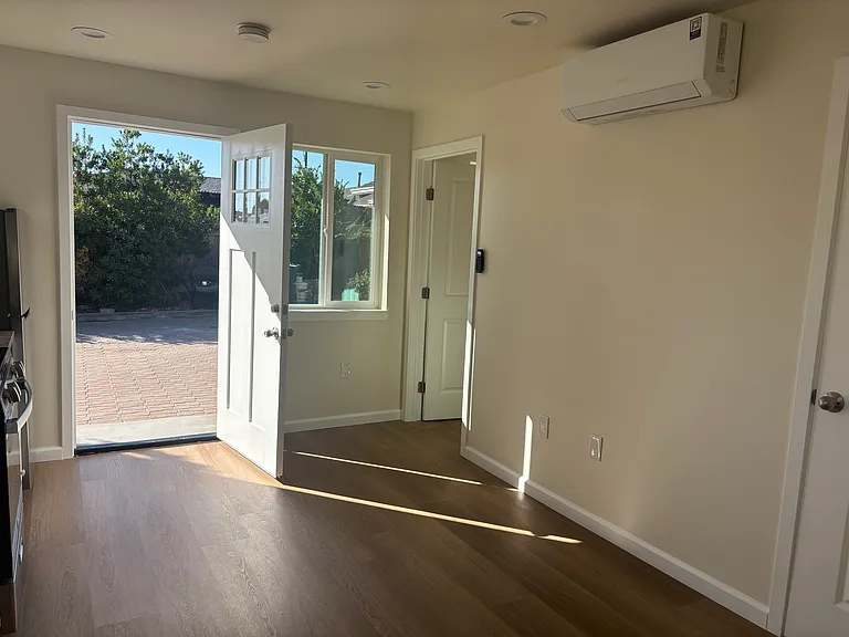1481 Balboa St — Photo 4