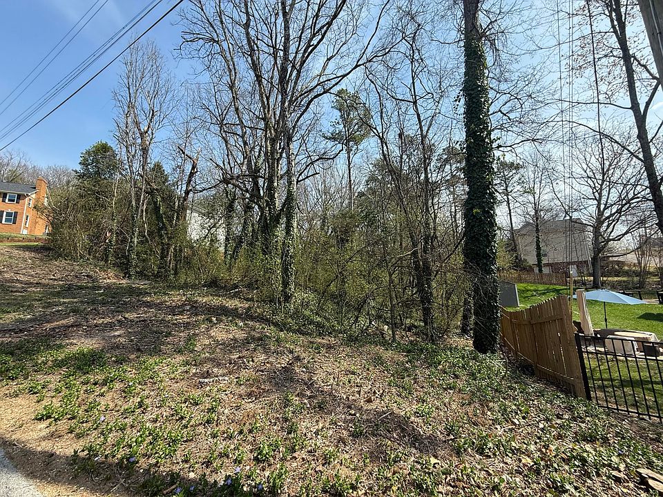 2nd image of 804 Amy Ln