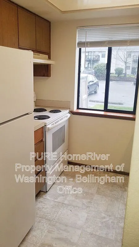 2 bed, 1.0 bath, $1,600 — Photo 3