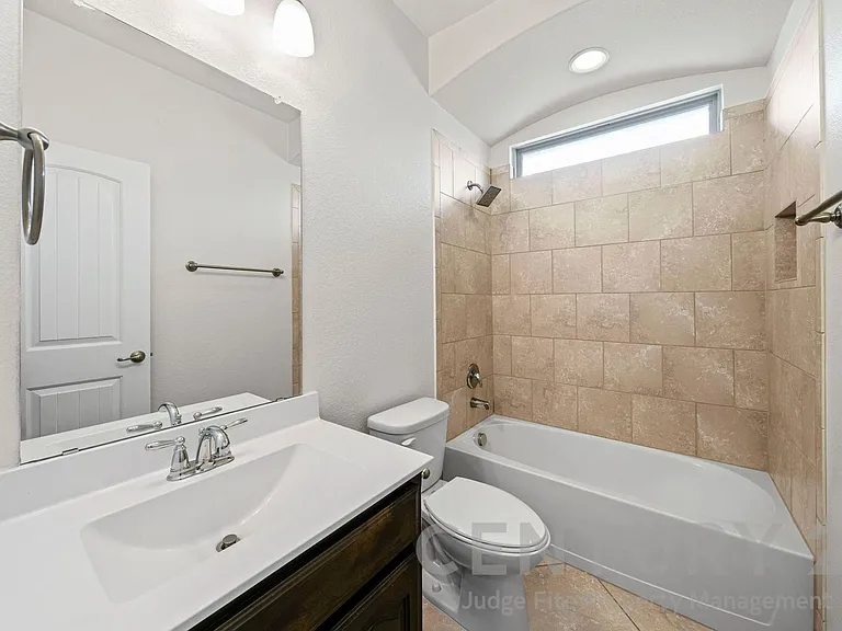 1205 Crest Ridge Dr — Photo 16