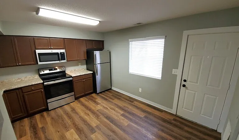 454 N 18th Ave — Photo 5