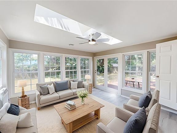 5th image of 508 Geneva St