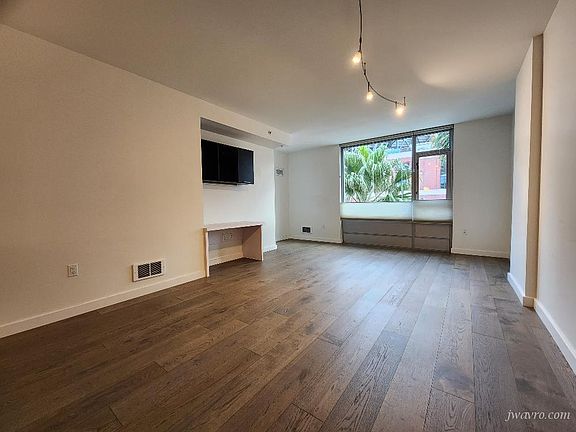 2nd image of 170 King St Unit 411
