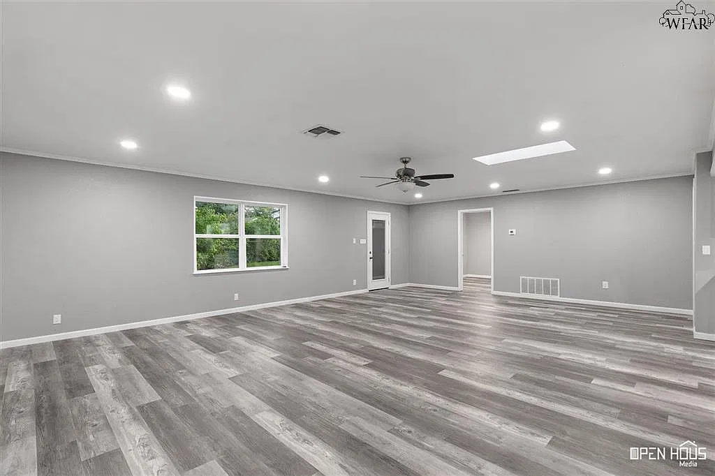 4303 Prince Edward Dr — Photo 1