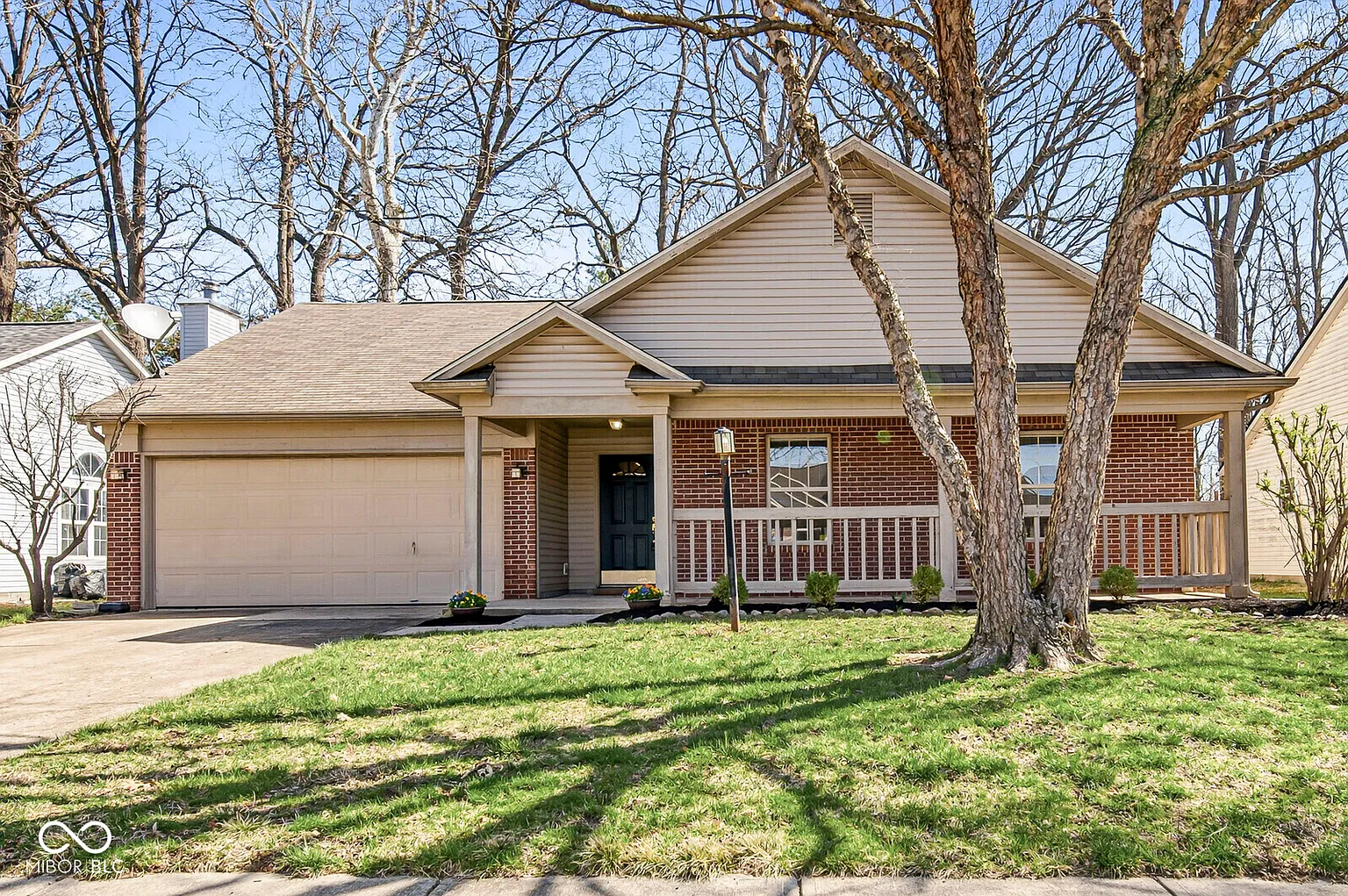 5717 Periwinkle Ln photo 1