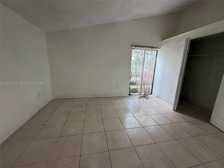 4634 NW 185th St #4634 — Photo 3