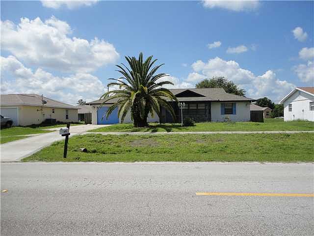 Home For Sale In Port saint lucie