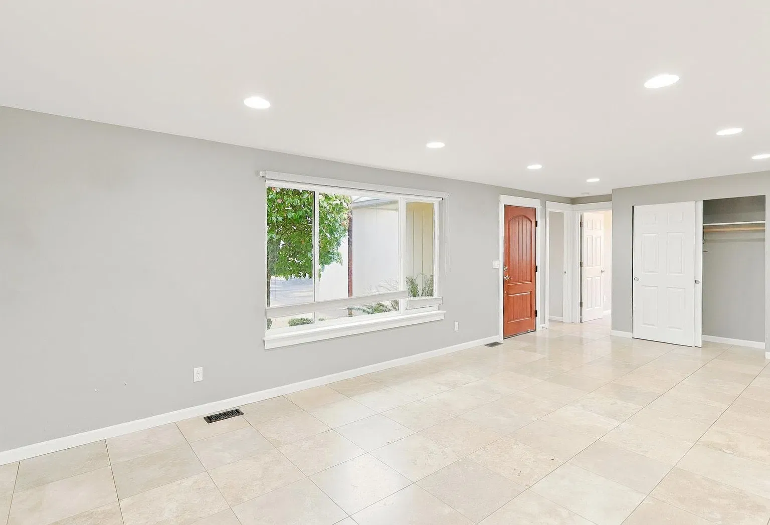 Spacious Puyallup Home with Bonus Room, Patio & Car Garage — Photo 4
