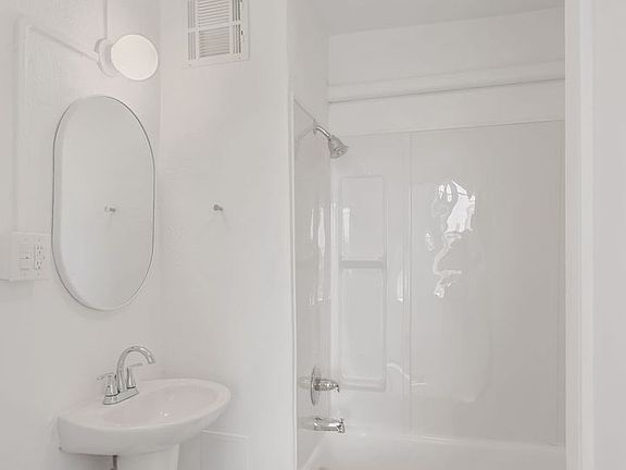 4th image of 26 E 14th St APT 505