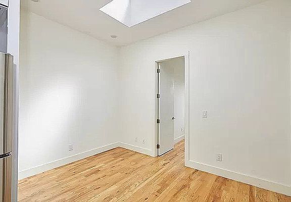 5th image of 884 Jefferson Ave #L3