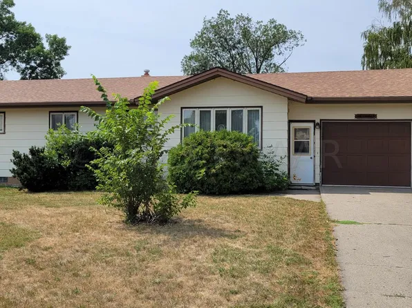 1310 6th Ave SE, Jamestown, ND 58401