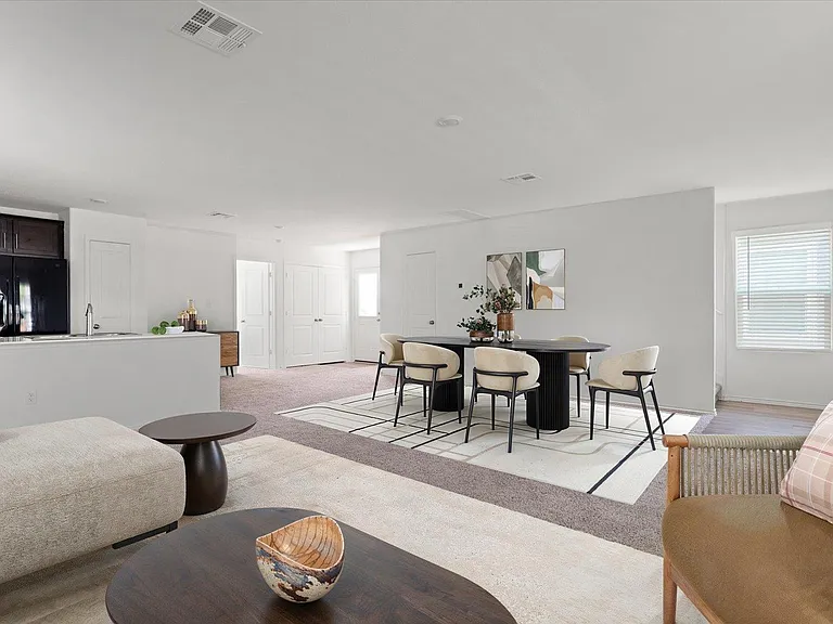 905 Powell St — Photo 7