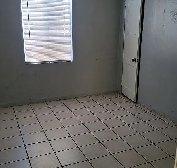 4332 N Longview Ave — Photo 2