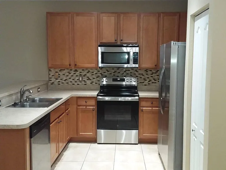 2410 SE Union Park Dr — Photo 6