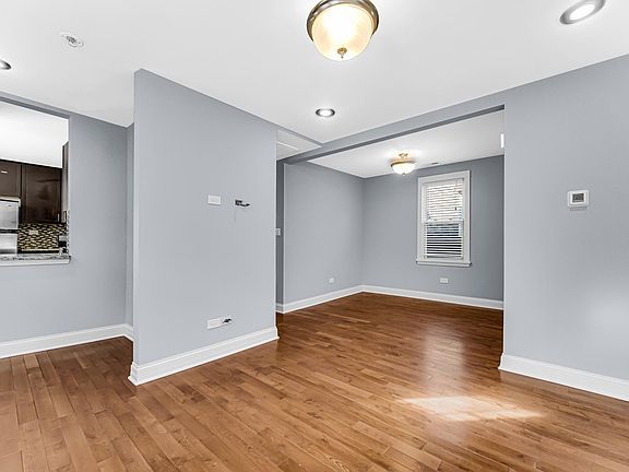 5th image of 3652 N Richmond St #2