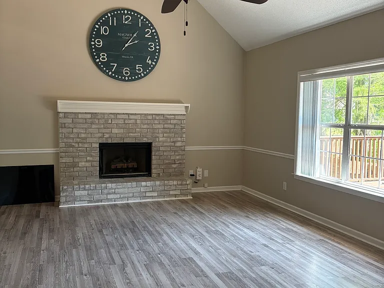 445 Augusta Dr — Photo 10