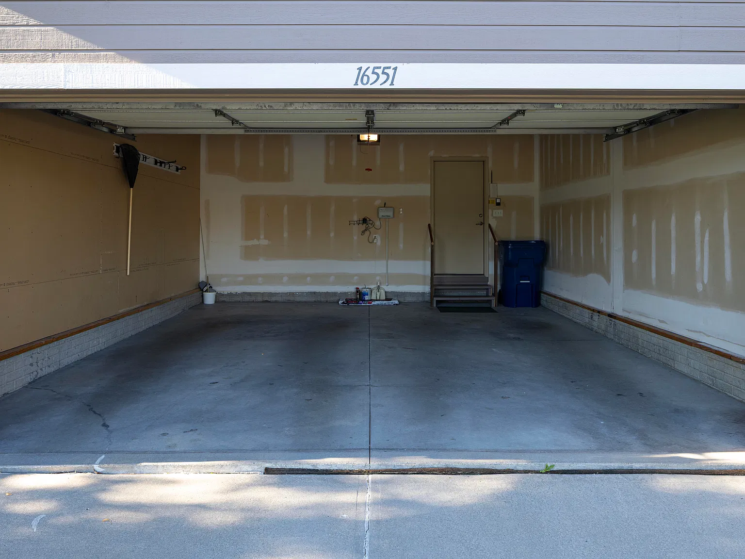 3 bed, 1354 sqft, $2,000 — Photo 2