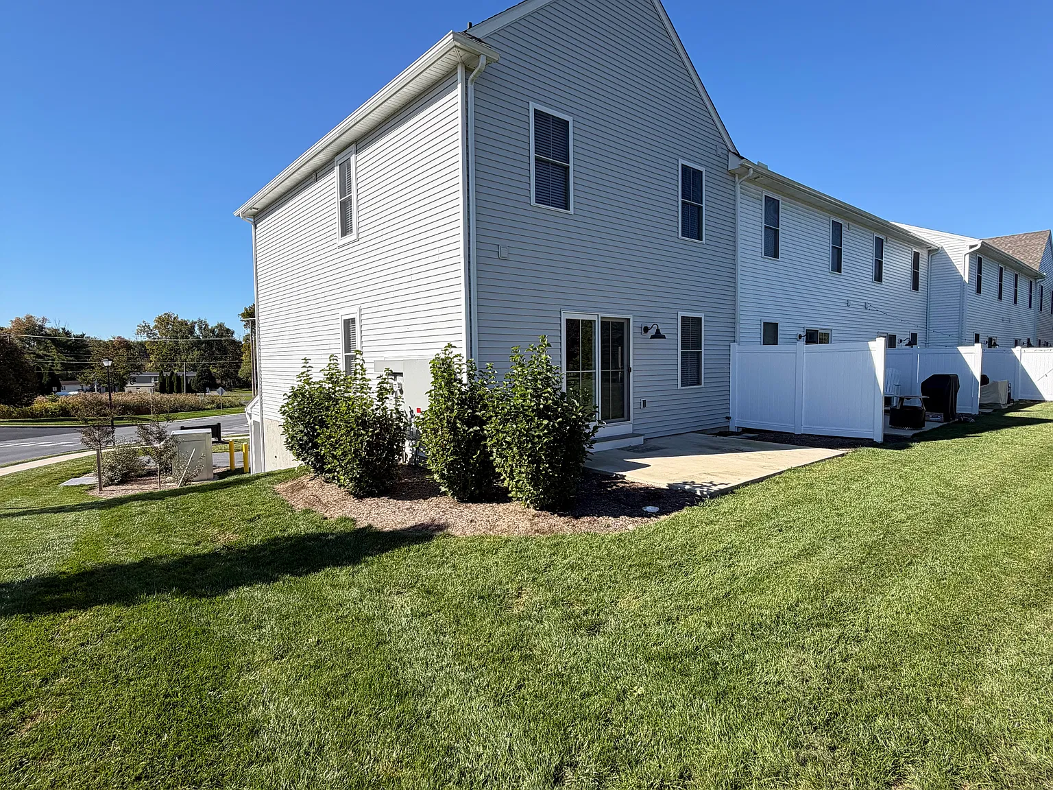 327 White Oak Rd — Photo 3