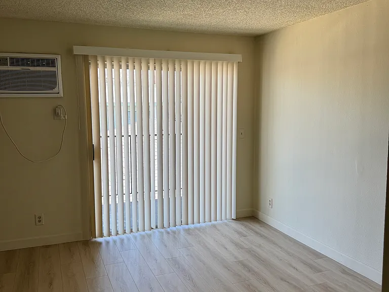2418 N Naomi St #204 — Photo 3