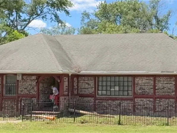 6940 Renner Rd, Shawnee, KS 66217
