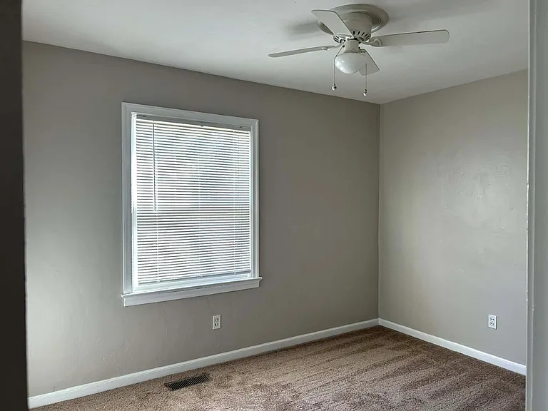 9 Corbin Dr — Photo 5
