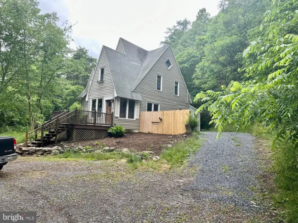 200 North St, Millheim, PA 16854
