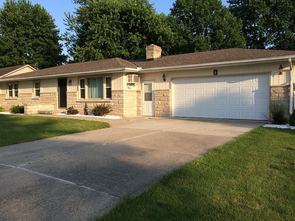 1st image of 8 Linda Ln