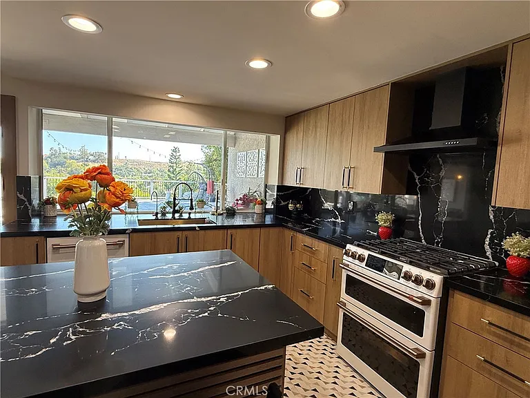 17608 Orna Dr — Photo 11