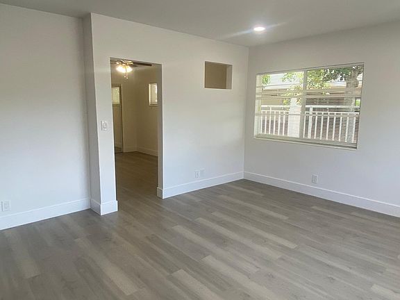 4th image of 40 SE 19th Ave APT 106