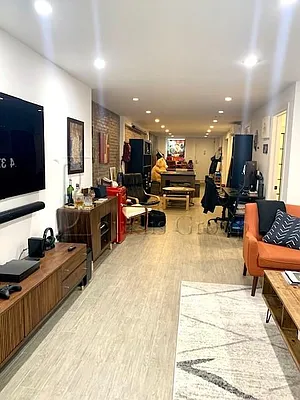 Rented by Bouklis Group | media 22