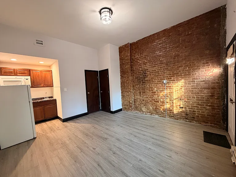 704 4th Ave #1 — Photo 3