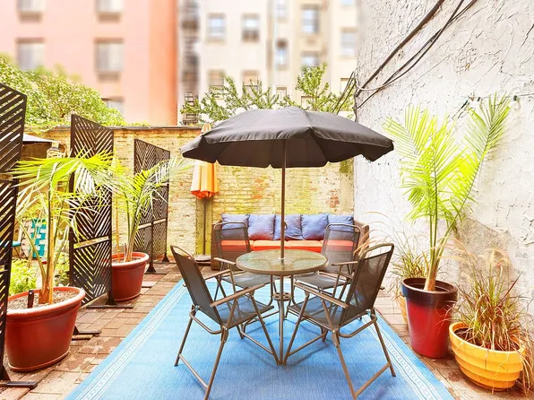 522 W 50th St APT A4, Manhattan, NY 10019