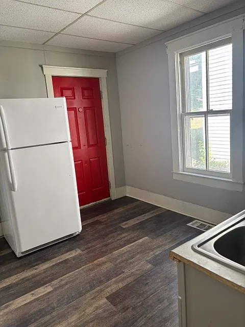 3 bed, $1,350 — Photo 3