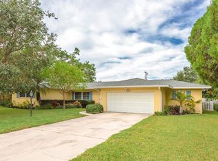 304 Orangewood Ln, Largo, FL 33770