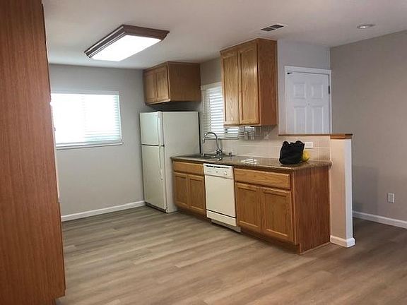 3rd image of 117 Winslow Ct