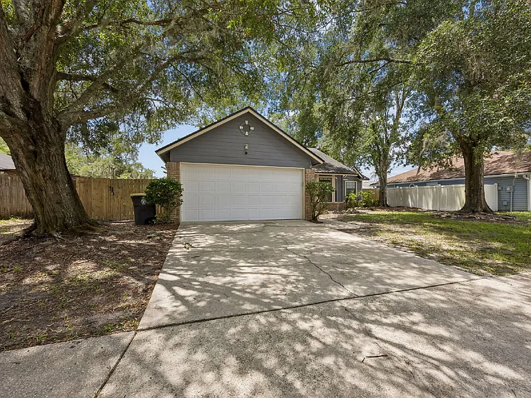 8362 Rockridge Dr — Photo 3