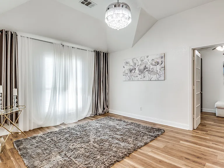1010 Oakbrook Dr — Photo 6