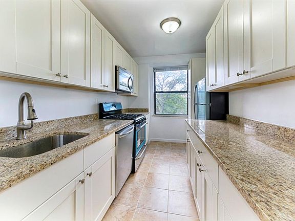 2nd image of 4901 Henry Hudson Pkwy W APT 5D