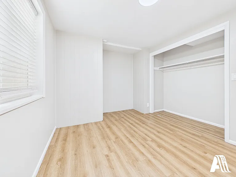 967 W Duplex — Photo 21