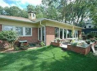 753 E Shore Dr, Whitmore Lake, MI 48189