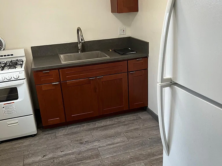 3191 Kemper St #14 — Photo 8