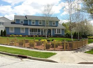 802 Crestwood Dr, Waukesha, WI 53188