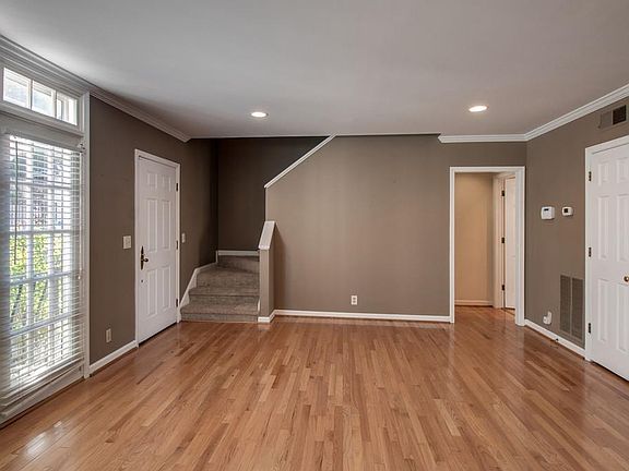 4th image of 106 Saint Charles Pl