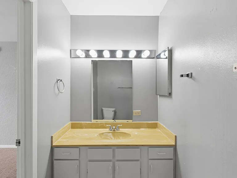100 Royal Way Dr #17C — Photo 23