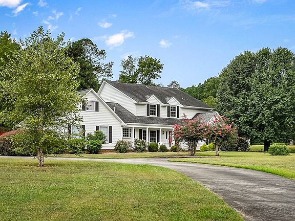 3rd image of 107 Roman Cir